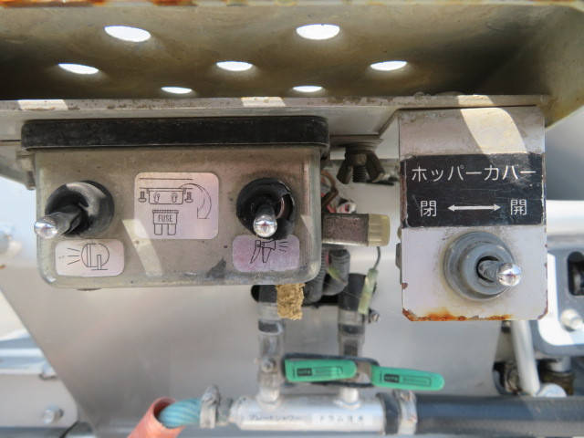 日野レンジャーミキサー車（コンクリートミキサー）増トン（6t・8t）[写真28]