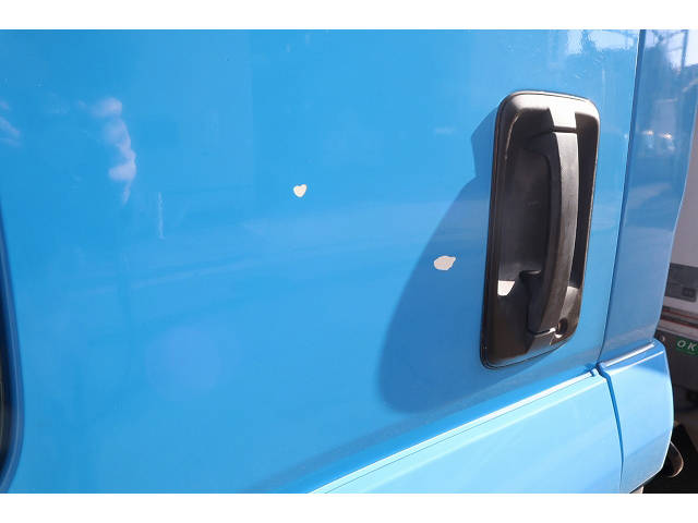 いすゞフォワード冷凍車（冷蔵車）中型（4t）[写真34]