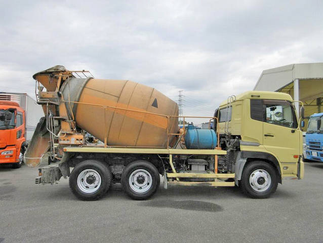 UDトラックスクオンミキサー車（コンクリートミキサー）大型（10t）[写真03]