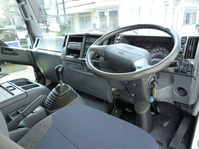 いすゞフォワード冷凍車（冷蔵車）中型（4t）[写真30]