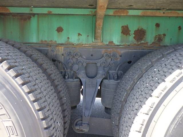 UDトラックスクオンバルク車（粉粒体運搬車）大型（10t）[写真16]