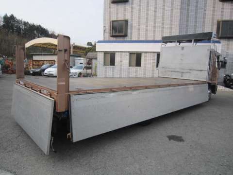 日野レンジャーアルミブロック中型（4t）[写真02]