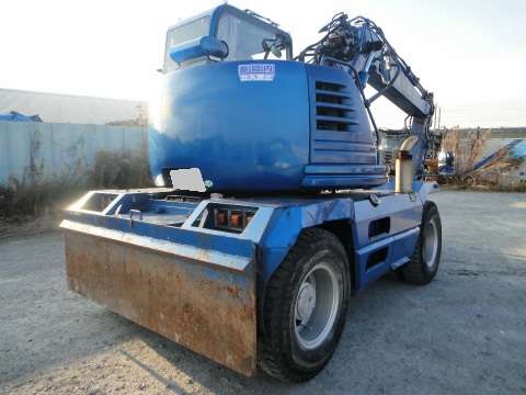 コマツホイル式油圧ショベル[写真02]