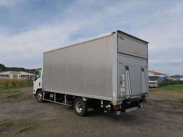 いすゞエルフアルミバン小型（2t・3t）[写真02]