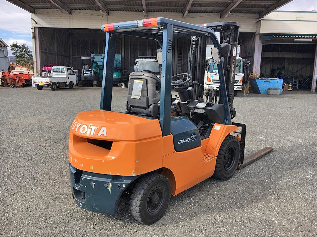 中古フォークリフト トヨタ 兵庫・和歌山・高知 （02-7FD25）【中古