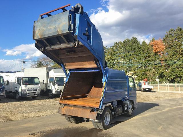 三菱ふそうキャンターパッカー車（塵芥車）小型（2t・3t）[写真02]