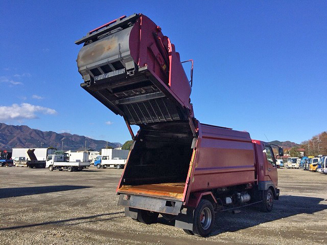 三菱ふそうファイターパッカー車（塵芥車）中型（4t）[写真02]