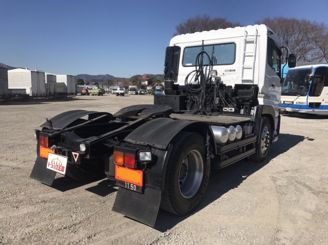 UDトラックスクオントレーラーヘッド（トラクターヘッド）大型（10t）[写真02]