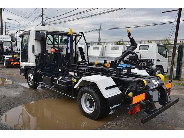 いすゞフォワードアームロール中型（4t）[写真02]