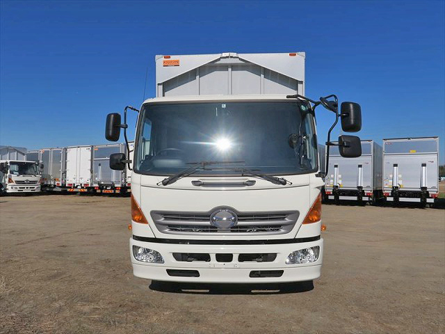 日野レンジャーアルミウイング中型（4t）[写真02]