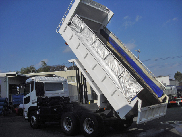 UDトラックスクオンダンプ大型（10t）[写真02]