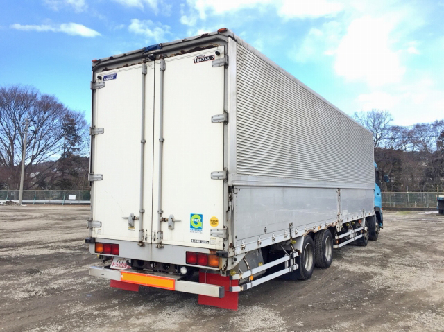 UDトラックスクオンアルミウイング大型（10t）[写真02]