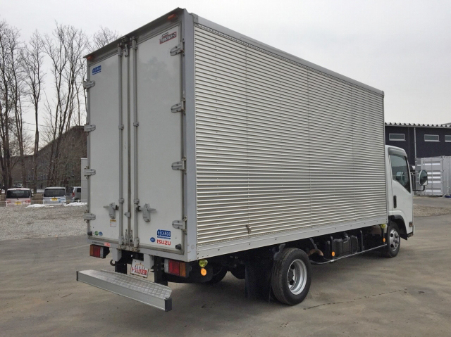 いすゞエルフアルミバン小型（2t・3t）[写真02]