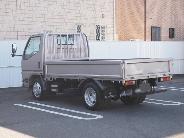 三菱ふそうキャンター平ボディ小型（2t・3t）[写真02]