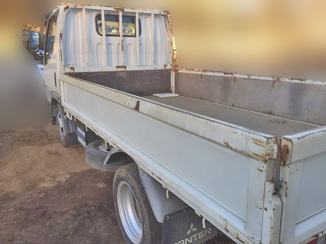 三菱ふそうキャンター平ボディ小型（2t・3t）[写真02]