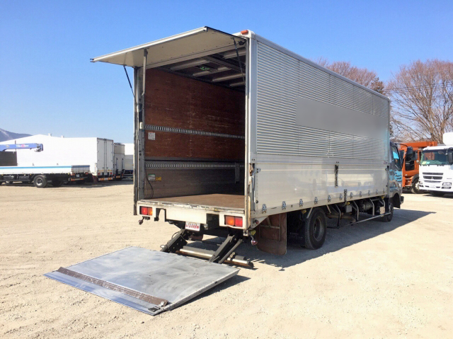 三菱ふそうファイターアルミウイング中型（4t）[写真02]