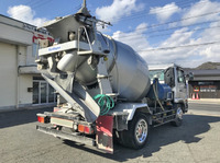 UDトラックスコンドルミキサー車（コンクリートミキサー）増トン（6t・8t）[写真02]