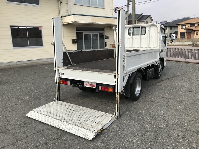 三菱ふそうキャンター平ボディ小型（2t・3t）[写真02]