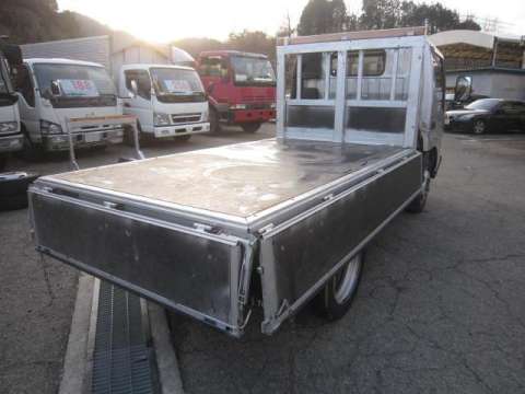 トヨタダイナ平ボディ小型（2t・3t）[写真02]