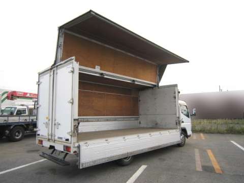 三菱ふそうキャンターアルミウイング小型（2t・3t）[写真02]