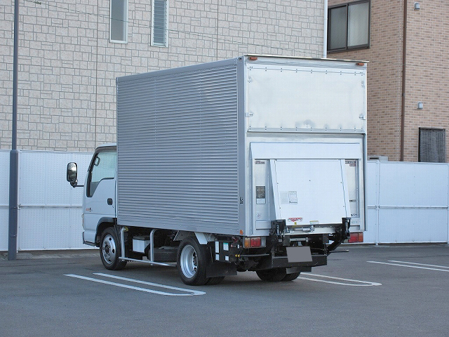 いすゞエルフアルミバン小型（2t・3t）[写真02]