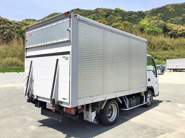 いすゞエルフアルミバン小型（2t・3t）[写真02]