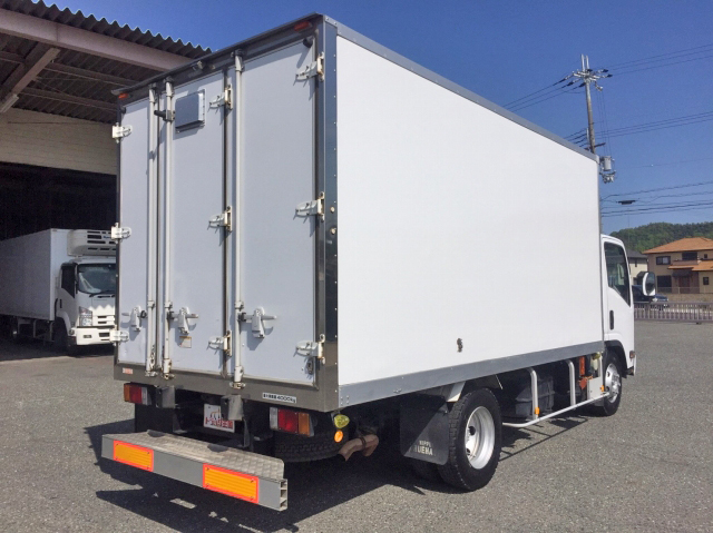 いすゞエルフパネルバン小型（2t・3t）[写真02]