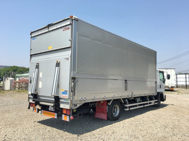 いすゞフォワードアルミウイング中型（4t）[写真02]