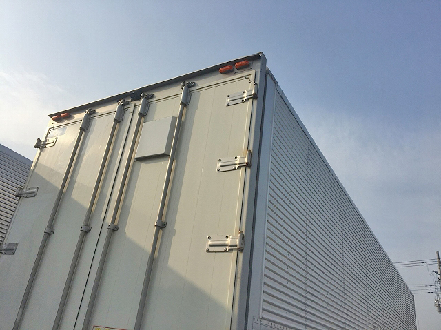 いすゞギガアルミウイング大型（10t）[写真02]