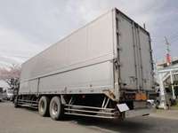 いすゞギガアルミウイング大型（10t）[写真02]