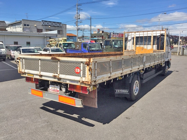 UDトラックスコンドル平ボディ中型（4t）[写真02]