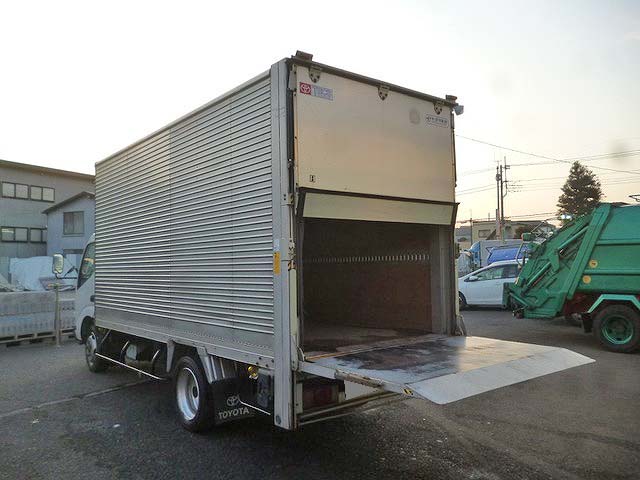 トヨタトヨエースアルミバン小型（2t・3t）[写真02]