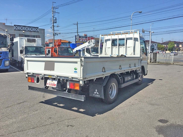 三菱ふそうキャンター平ボディ小型（2t・3t）[写真02]