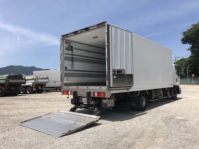 いすゞフォワード冷凍車（冷蔵車）中型（4t）[写真02]