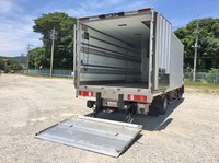 いすゞフォワード冷凍車（冷蔵車）中型（4t）[写真02]