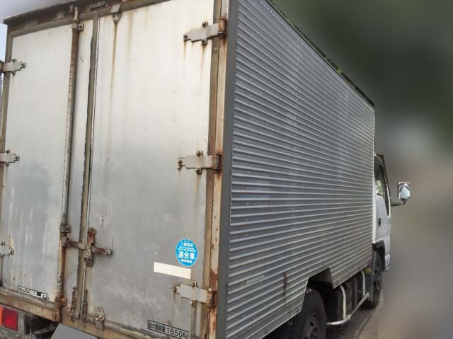 いすゞエルフアルミバン小型（2t・3t）[写真02]