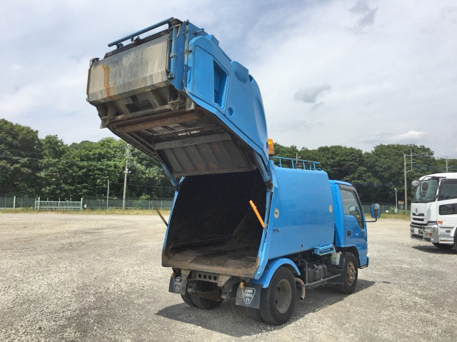 いすゞエルフパッカー車（塵芥車）小型（2t・3t）[写真02]