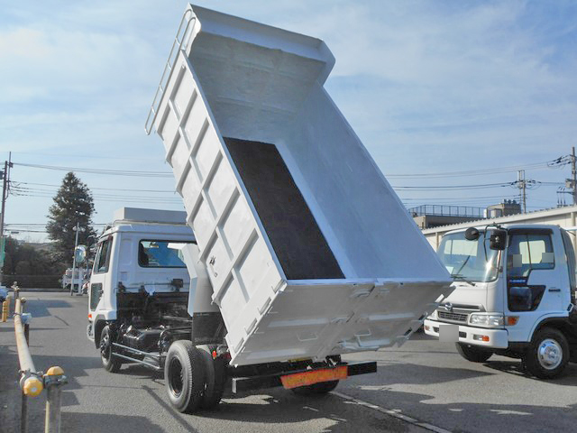 UDトラックスコンドル深ダンプ（土砂禁ダンプ）中型（4t）[写真02]