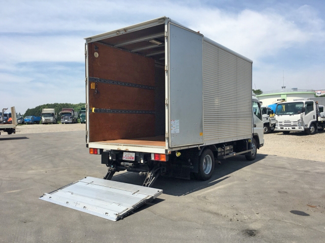 三菱ふそうキャンターアルミバン小型（2t・3t）[写真02]