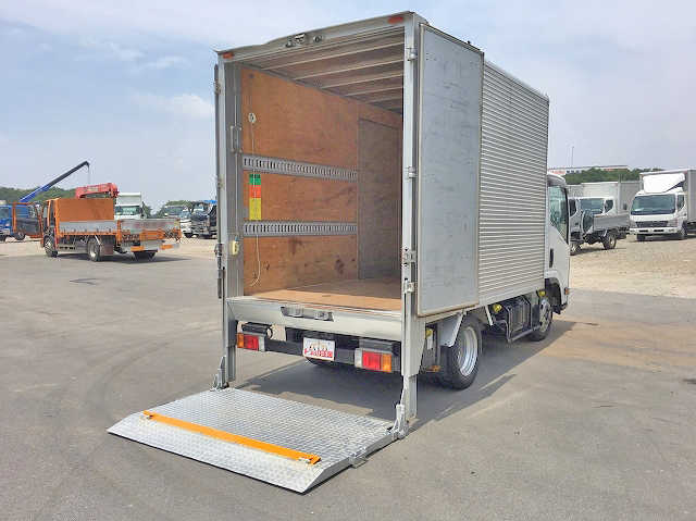 いすゞエルフアルミバン小型（2t・3t）[写真02]