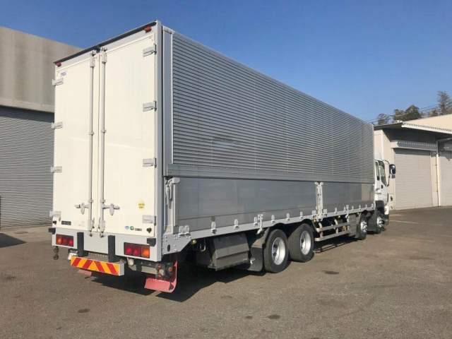 いすゞギガアルミウイング大型（10t）[写真02]