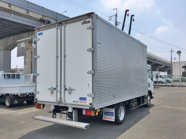 いすゞエルフアルミバン小型（2t・3t）[写真02]