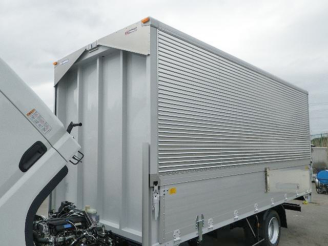 三菱ふそうキャンターアルミウイング小型（2t・3t）[写真02]