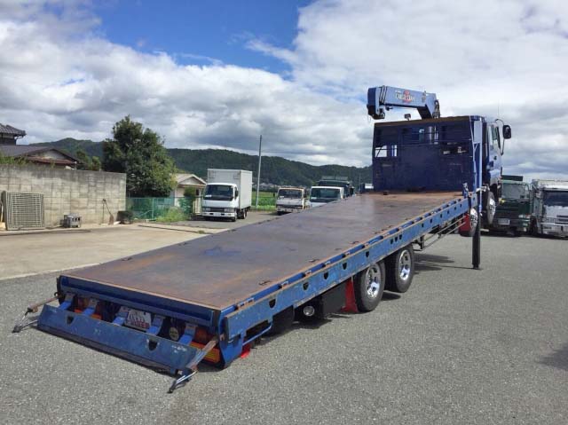 いすゞギガセルフクレーン4段大型（10t）[写真02]