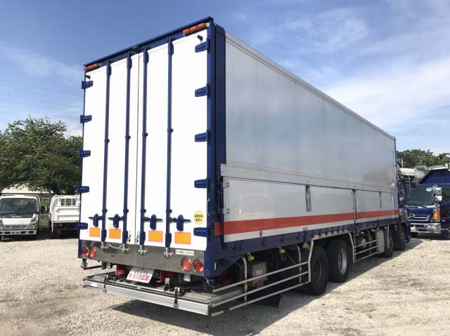 いすゞギガアルミウイング大型（10t）[写真02]