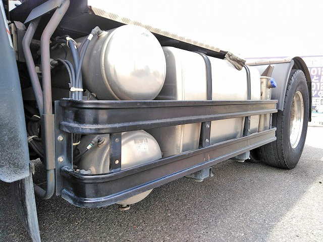 UDトラックスクオントレーラーヘッド（トラクターヘッド）大型（10t）[写真16]