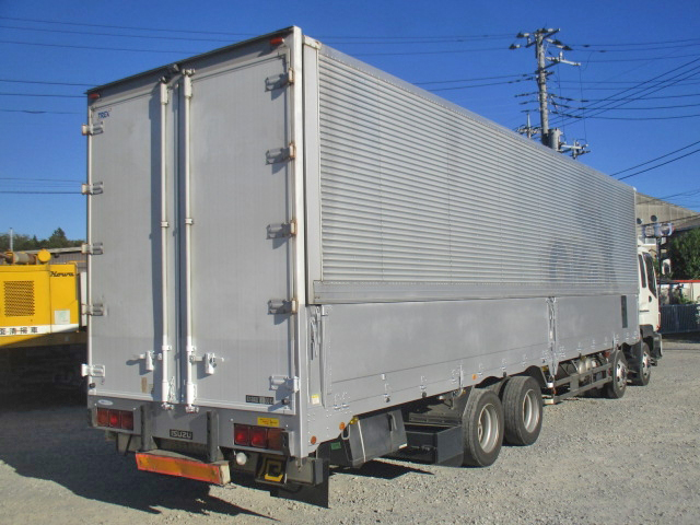 いすゞギガアルミウイング大型（10t）[写真02]