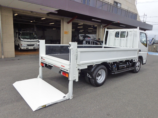 三菱ふそうキャンター平ボディ小型（2t・3t）[写真02]