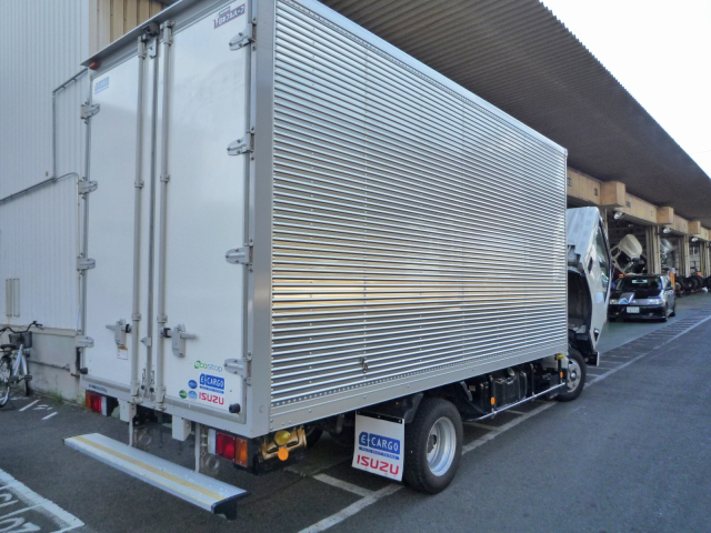 いすゞエルフアルミバン小型（2t・3t）[写真02]