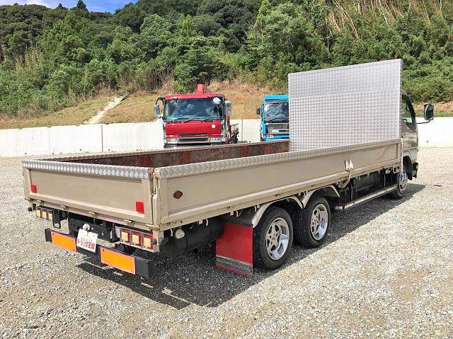 三菱ふそうキャンター平ボディ小型（2t・3t）[写真02]